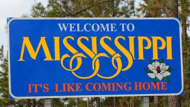 A sign that says welcome to mississippi
